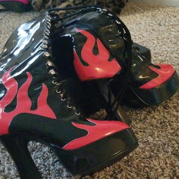 Boots - Picture 3 of 4